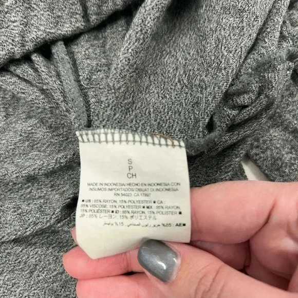 Women’s Old Navy Grey Long Sleeve Shirt Size Small - Picture 4 of 4